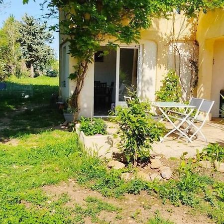 Offrez-Vous Un Sejour Dans Notre Gite A Entressen Une Grande Piscine Pour Se Rafraichir ,Un Espace De Jeux Pour Enfants Pour Des Heures De Divertissement Un Terrain De Petanque Pour Des Parties Endiablees Bagian luar foto
