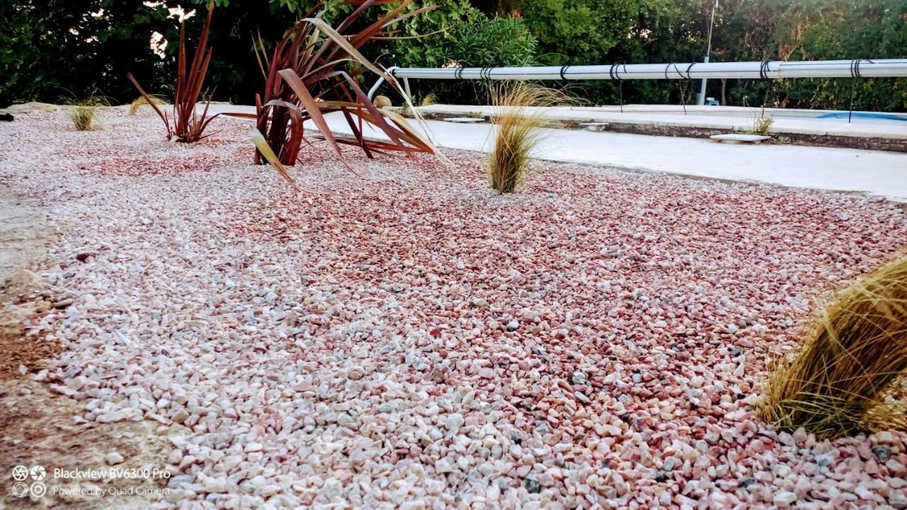 Offrez-Vous Un Sejour Dans Notre Gite A Entressen Une Grande Piscine Pour Se Rafraichir ,Un Espace De Jeux Pour Enfants Pour Des Heures De Divertissement Un Terrain De Petanque Pour Des Parties Endiablees Bagian luar foto
