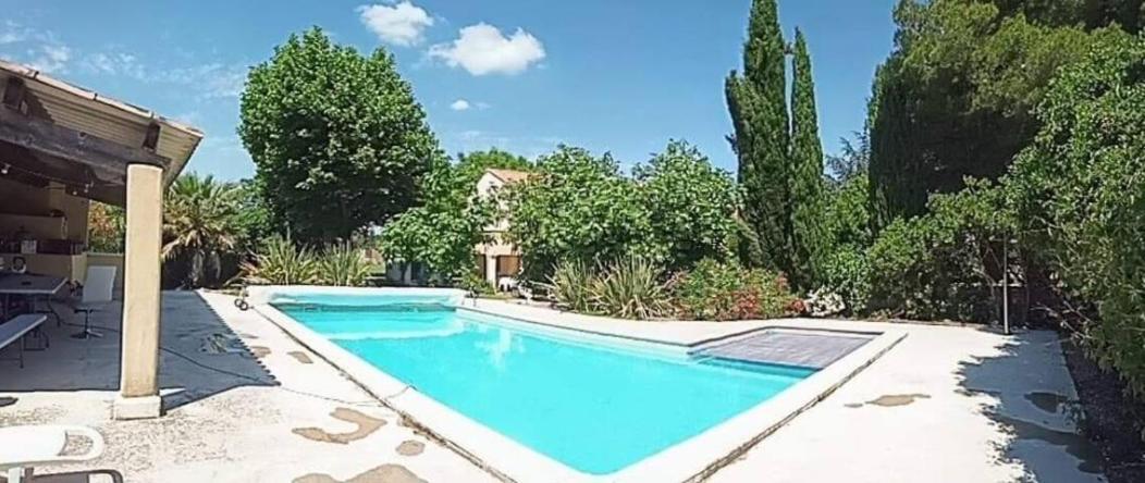 Offrez-Vous Un Sejour Dans Notre Gite A Entressen Une Grande Piscine Pour Se Rafraichir ,Un Espace De Jeux Pour Enfants Pour Des Heures De Divertissement Un Terrain De Petanque Pour Des Parties Endiablees Bagian luar foto