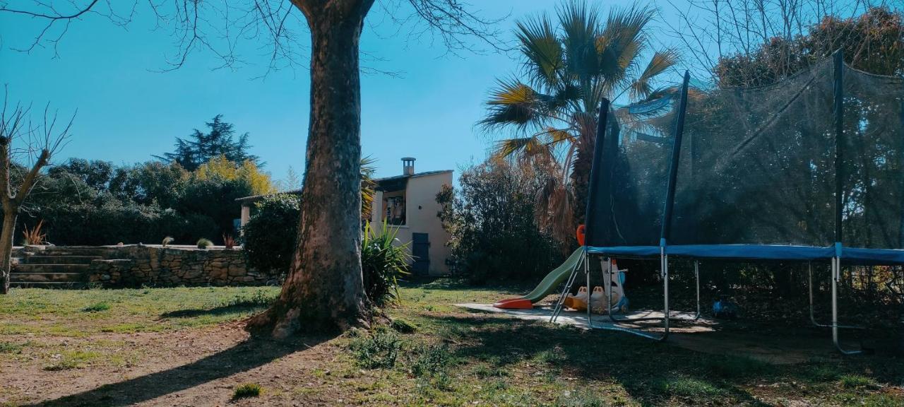 Offrez-Vous Un Sejour Dans Notre Gite A Entressen Une Grande Piscine Pour Se Rafraichir ,Un Espace De Jeux Pour Enfants Pour Des Heures De Divertissement Un Terrain De Petanque Pour Des Parties Endiablees Bagian luar foto