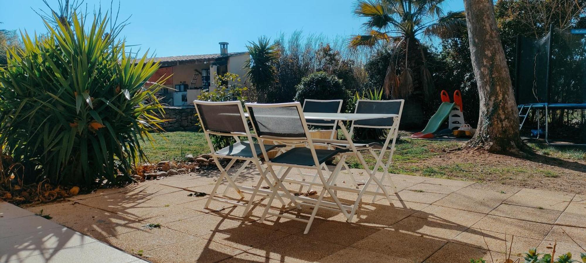 Offrez-Vous Un Sejour Dans Notre Gite A Entressen Une Grande Piscine Pour Se Rafraichir ,Un Espace De Jeux Pour Enfants Pour Des Heures De Divertissement Un Terrain De Petanque Pour Des Parties Endiablees Bagian luar foto