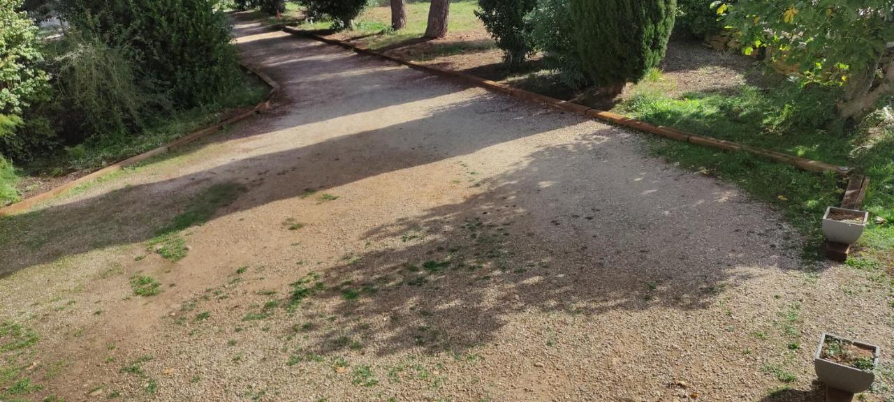 Offrez-Vous Un Sejour Dans Notre Gite A Entressen Une Grande Piscine Pour Se Rafraichir ,Un Espace De Jeux Pour Enfants Pour Des Heures De Divertissement Un Terrain De Petanque Pour Des Parties Endiablees Bagian luar foto