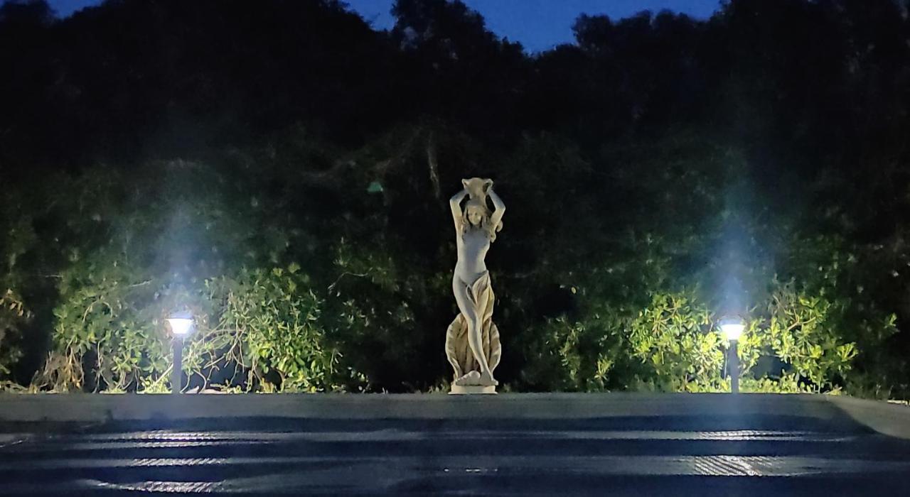 Offrez-Vous Un Sejour Dans Notre Gite A Entressen Une Grande Piscine Pour Se Rafraichir ,Un Espace De Jeux Pour Enfants Pour Des Heures De Divertissement Un Terrain De Petanque Pour Des Parties Endiablees Bagian luar foto