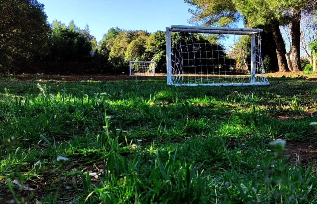 Offrez-Vous Un Sejour Dans Notre Gite A Entressen Une Grande Piscine Pour Se Rafraichir ,Un Espace De Jeux Pour Enfants Pour Des Heures De Divertissement Un Terrain De Petanque Pour Des Parties Endiablees Bagian luar foto